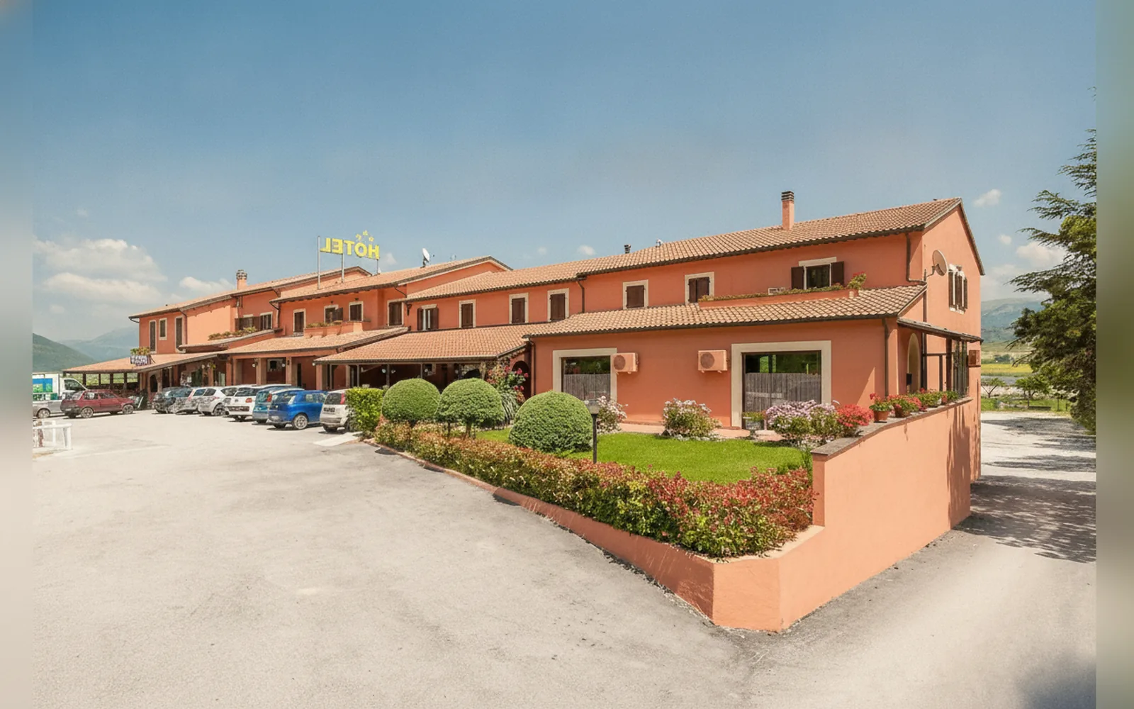 Esterni di Hotel Plestina, Colfiorito (Umbria) (foto 1)